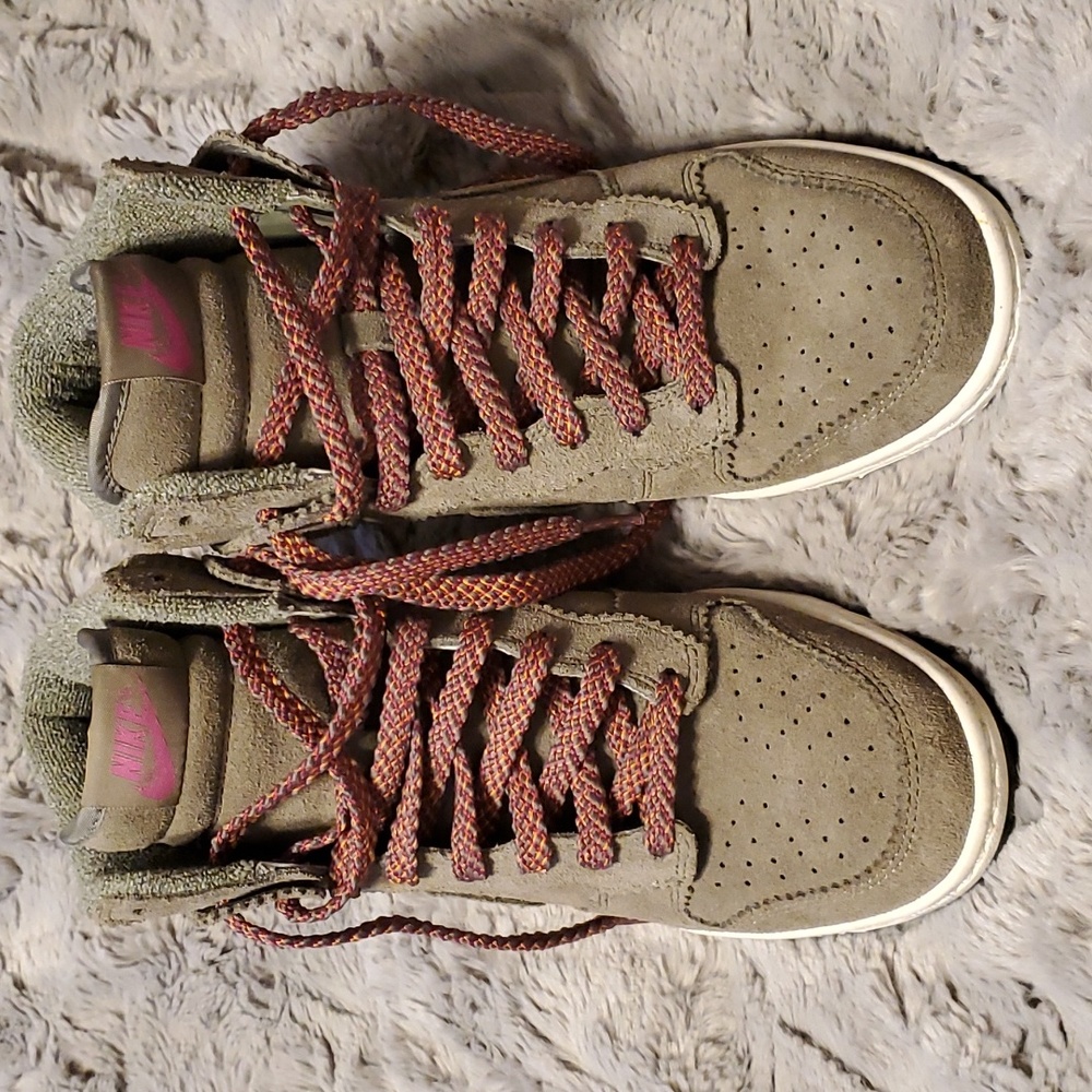 WMNS Dunk Sky Hi